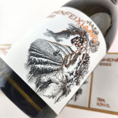 Buen precio Tela de seda Estampado caliente Etiquetas personalizadas de botellas de vino Impresión UV Etiquetas de vino imprimibles en línea