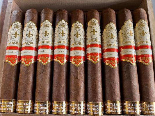 Buen precio Etiquetas de cigarrillos de vinilo BOPP Imprimible papel de oro resistente al calor Etiquetas en relieve Impresión en línea