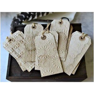 Buen precio Forma personalizada de ropa de colgar etiqueta Impresión de madera Kraft etiquetas de colgar en línea