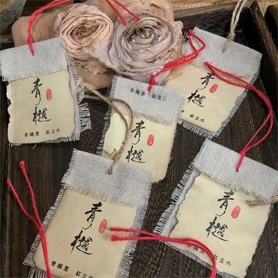 Buen precio Camiseta personalizada Etiquetas de regalo Impresión en relieve Etiquetas de ropa Etiquetas de precio Etiquetas de ropa Etiquetas OEM personalizada en línea