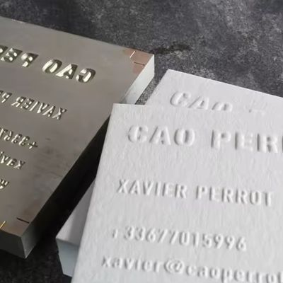 Buen precio Tarjeta de presentación de bodas de papel de oro Impresión de papel duro en relieve Elegante Tarjeta de agradecimiento en línea