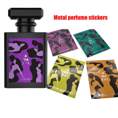 Buen precio Estampado en frío Perfumes pegatinas metálicas personalizadas Silver Badge Rollo de impresión de papel Embalaje Botella de papel de oro 3D Emboss Etiqueta en línea
