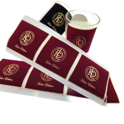 Buen precio Adesivo adhesivo de terciopelo en relieve de oro prensado en caliente, adecuado para velas, perfumes en línea
