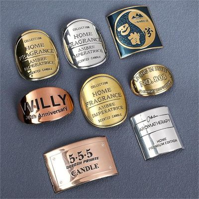 Buen precio Botella de vino Oro etiqueta de vino rojo botellas de perfume pegatina de metal con su diseño de ODM Impreso color Pantone color a prueba de agua en línea