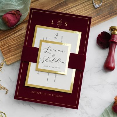 Buen precio Tarjetas de invitación de bodas Borgoña Veludo Envase de papel de oro Impresión Veludo Tarjetas de invitación de bodas en línea
